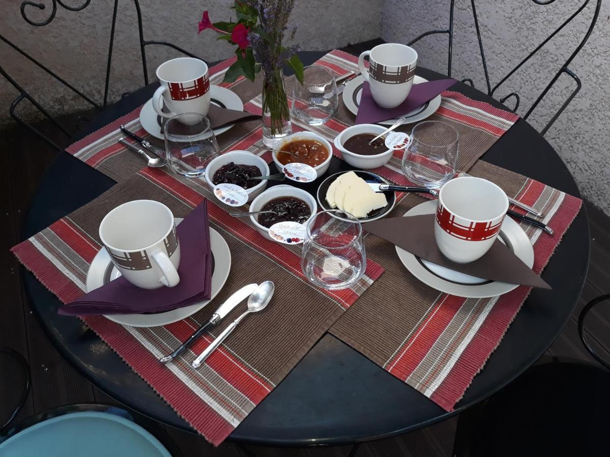 Chez Yvette , C'Est Chouette!! Bed & Breakfast Carcassonne Bagian luar foto